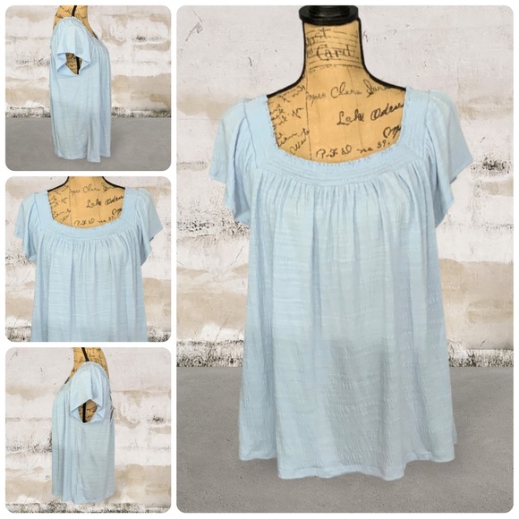 NWT LC Lauren Conrad Periwinkle Blue Smocked Flutter Sleeved Top Size 0X - Picture 1 of 11